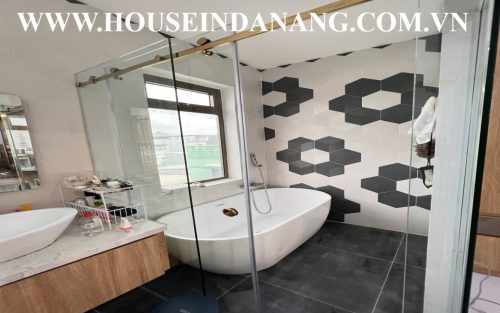 Da Nang rent house in Vietnam, Ngu Hanh Son district, the bathroom