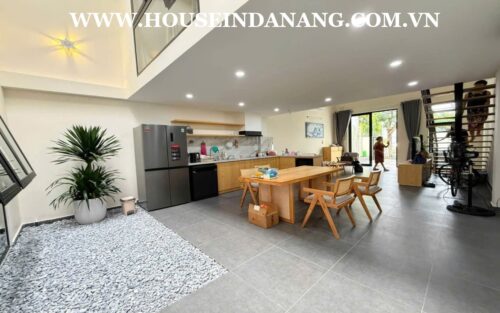 Da Nang beachside house for rent near the beach bay, in Vietnam, walking to the nice beach bay