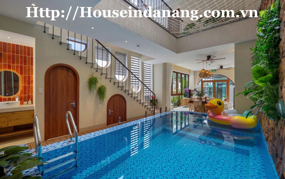 Luxurious house for rent Danang, near My Khe beach, in Vietnam, in the beachside