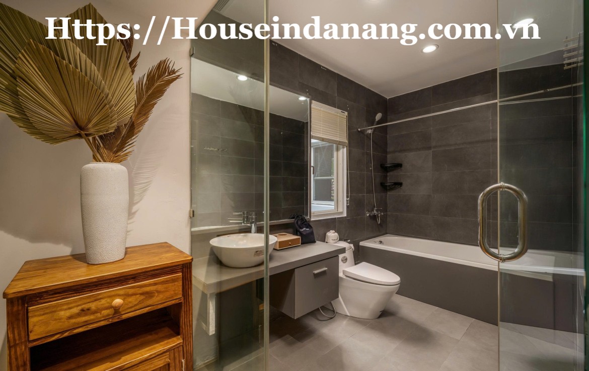 Luxurious villa for rent Danang near My Khe beach bay, in Vietnam, modern style, near the beach 1